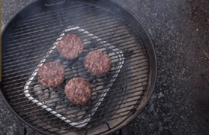 Best Way To Stack Charcoal Briquettes - For Burgers Image